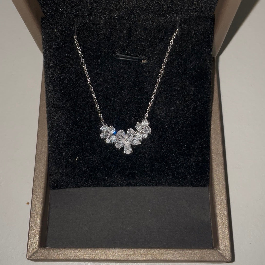 Lustro Crystal Bloom Necklace