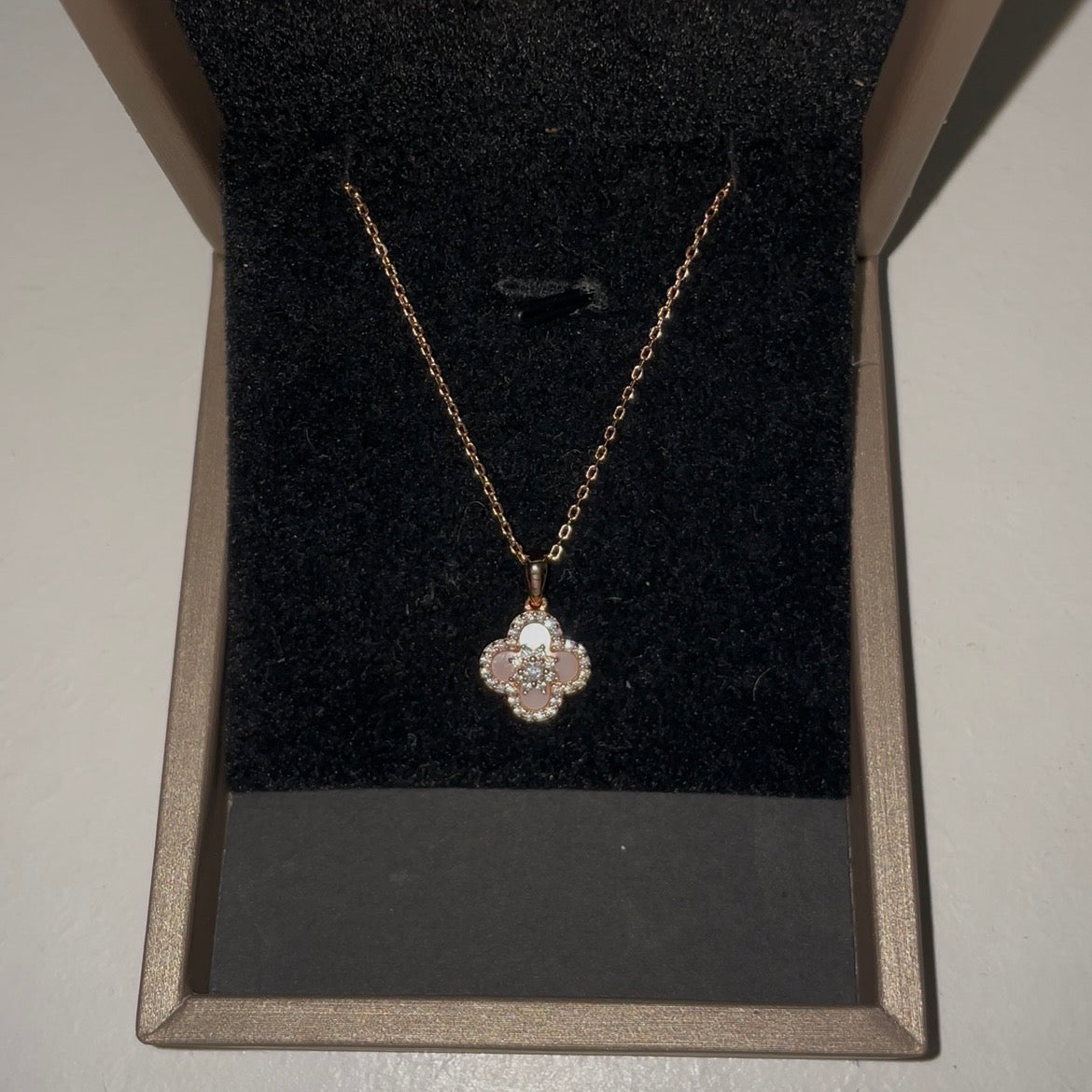 Lustro Petal Grace Pendant