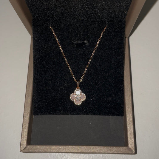 Lustro Petal Grace Pendant