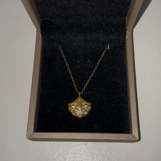 Lustro Shell Pendant Necklace
