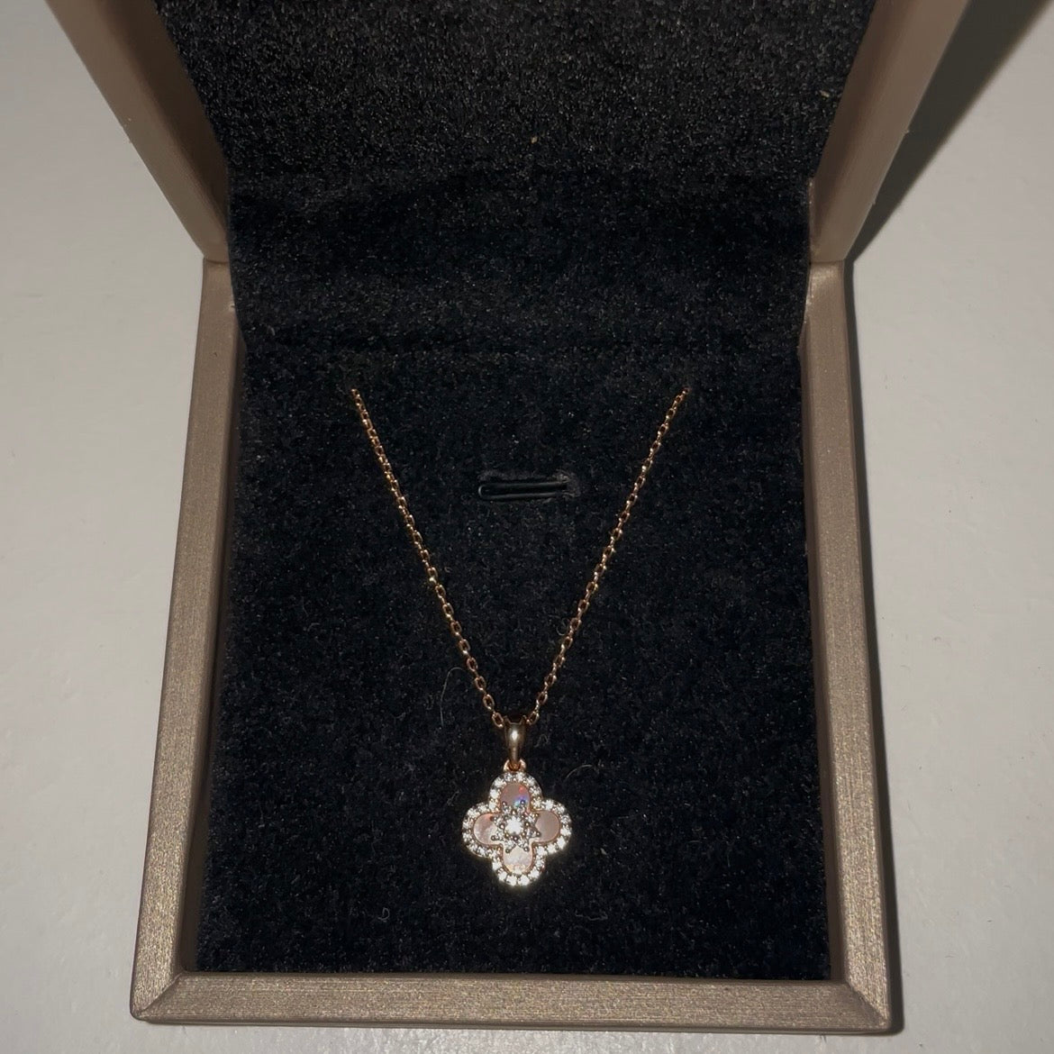 Lustro Petal Grace Pendant