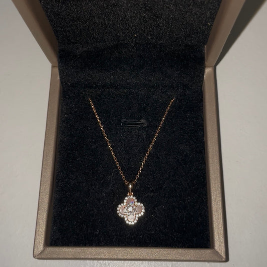 Lustro Petal Grace Pendant