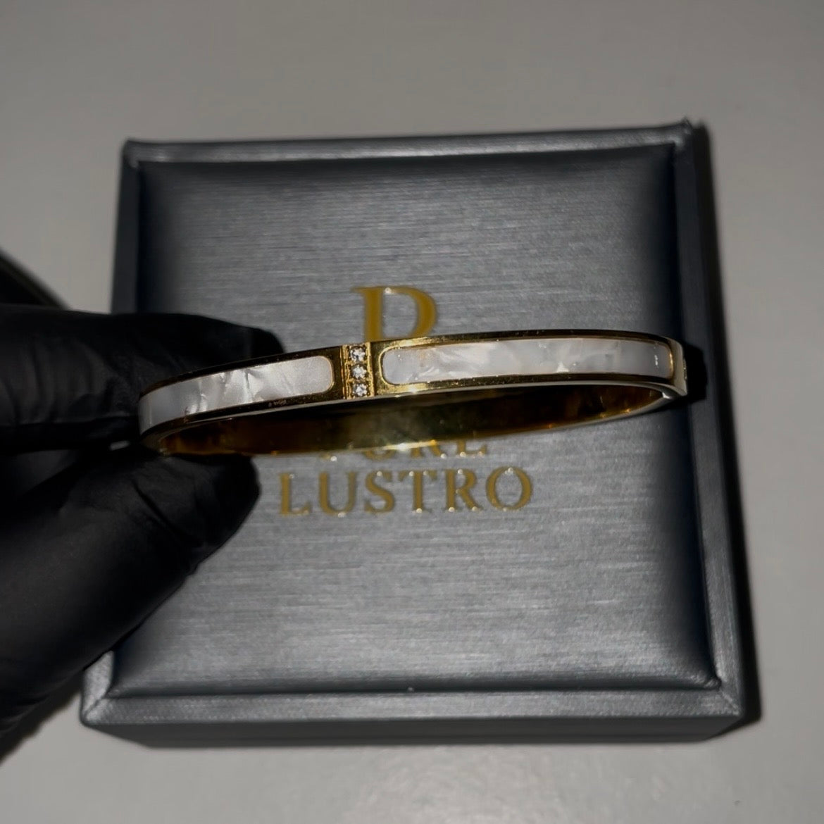 Lustro Grace – White Enamel Bangle